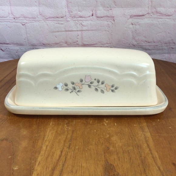 Vintage Pfaltzgraff Remembrance Covered Butter Dish - Picture 1 of 8